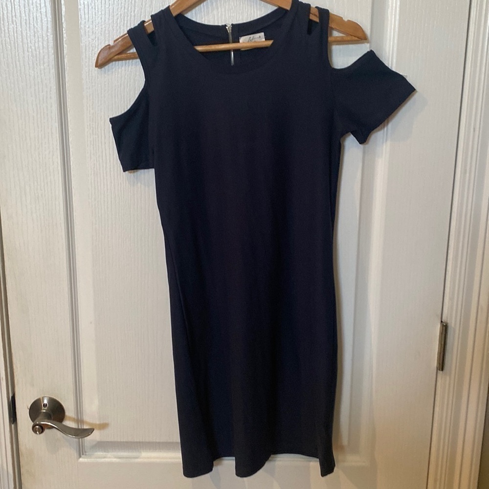 Glitz size M shoulder cut out cold shoulder short sleeve navy body con dress